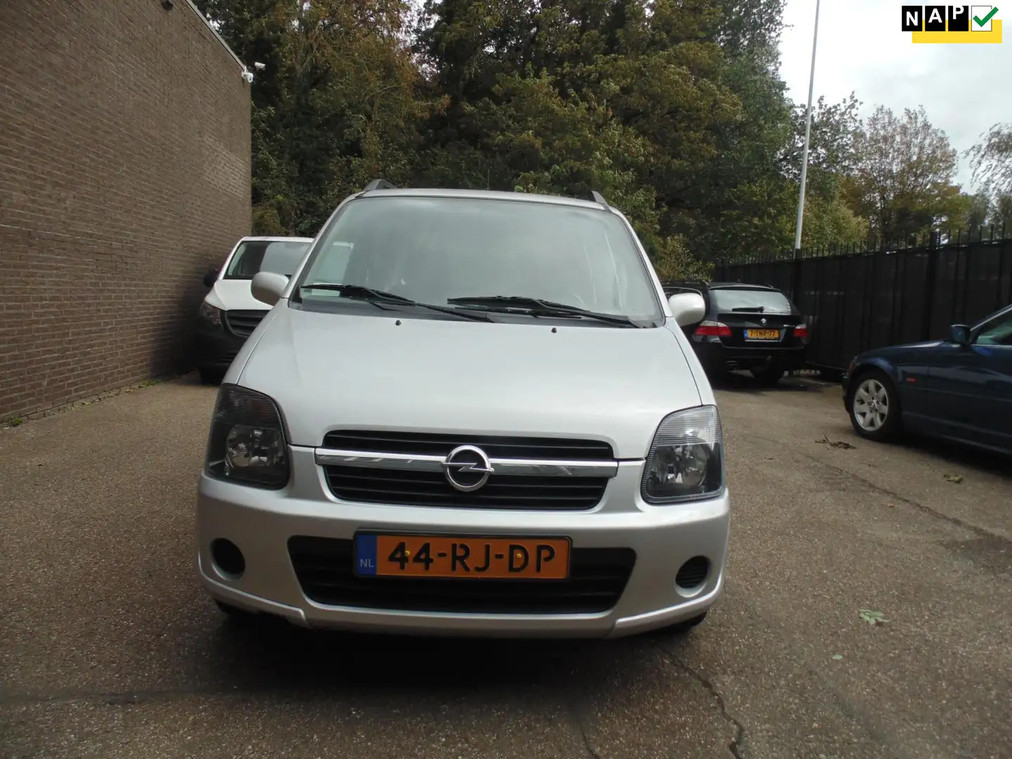 Opel Agila 1.2-16V Flexx cool 2005 km 85000 NAP Grijs - 1