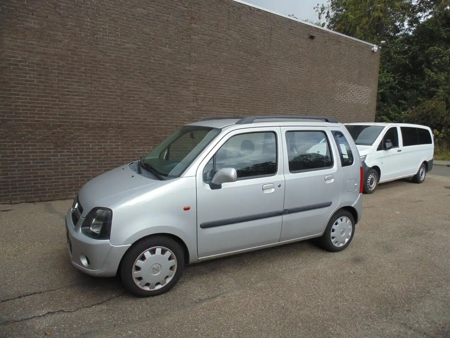 Opel Agila 1.2-16V Flexx cool 2005 km 85000 NAP Grijs - 2