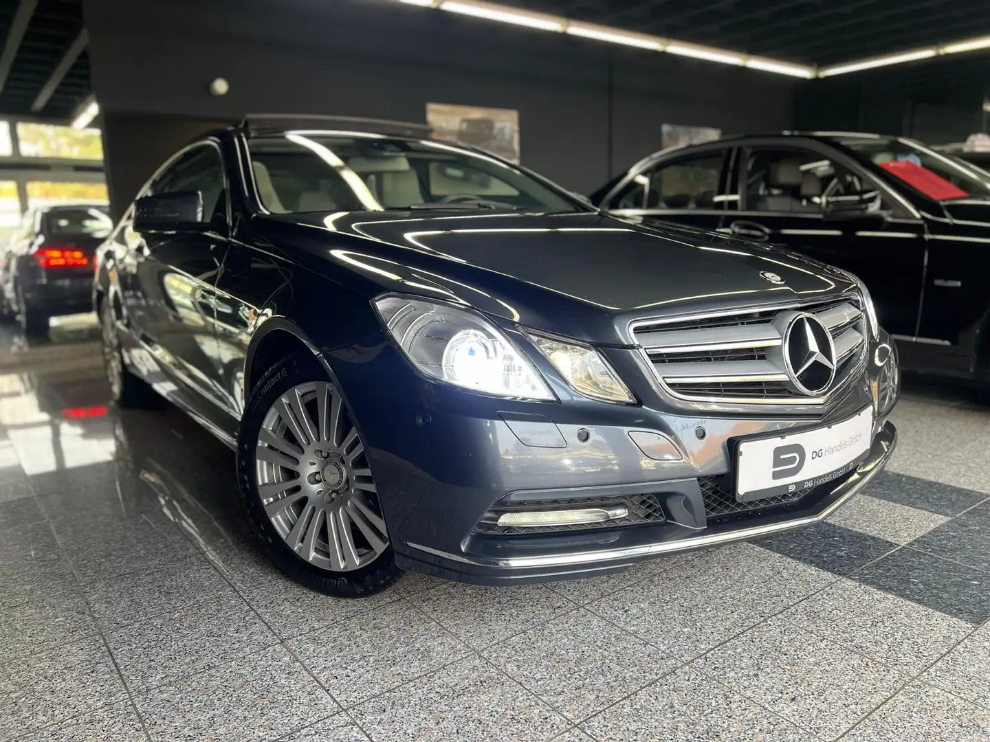 Mercedes-Benz E 200 E 200 CGI BlueEfficiency (Pano,Memory,Kam.) Gris - 2