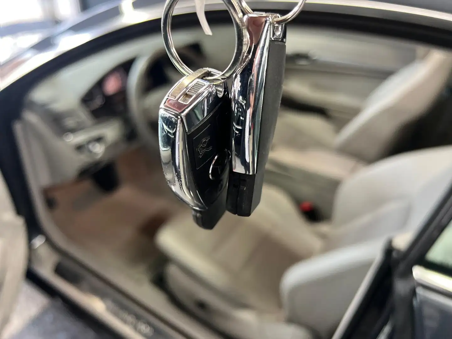 Mercedes-Benz E 200 E 200 CGI BlueEfficiency (Pano,Memory,Kam.) Gris - 1