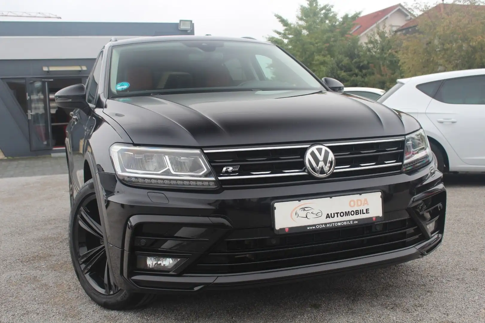 Volkswagen Tiguan Highline 4Motion=R-LINE=BLACK STYLE=ACC Schwarz - 2