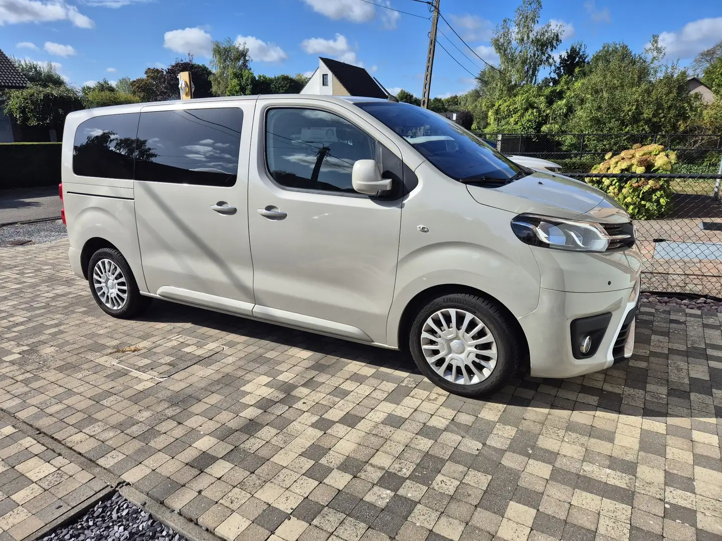 Toyota Proace 2,0-l-D-4D (5-Si.) Autm. Verso Family Comfort comp - 1