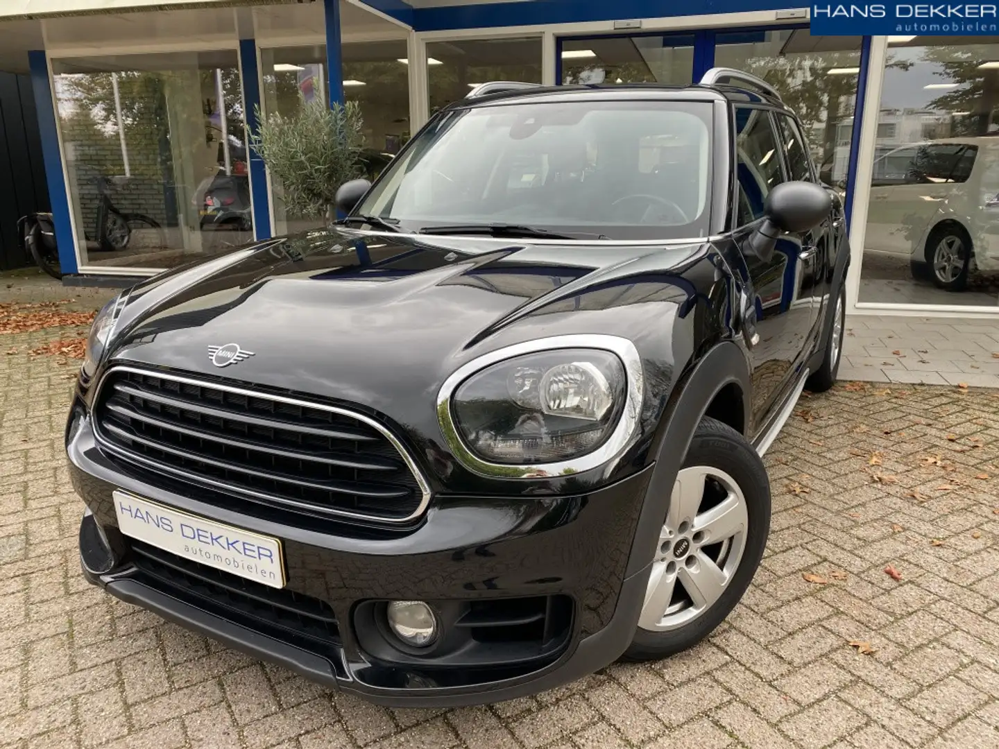 MINI One Countryman Mini 1.5 Zwart - 1