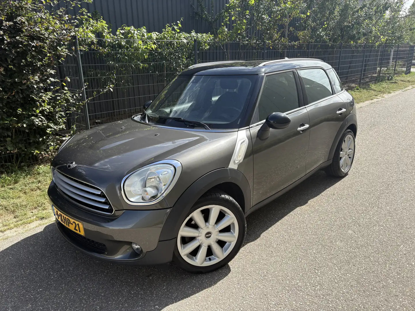 MINI Cooper Countryman Mini 1.6 Holland Street / NAVI / AIRCO / CRUISE / Gris - 2