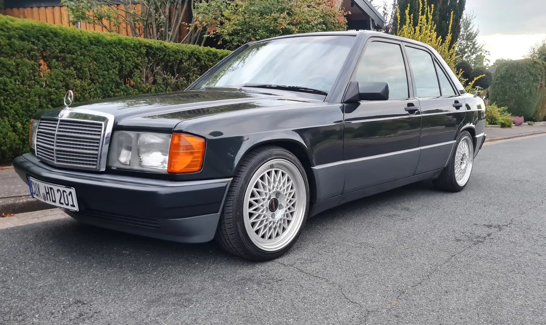 Mercedes-Benz 190 - 1