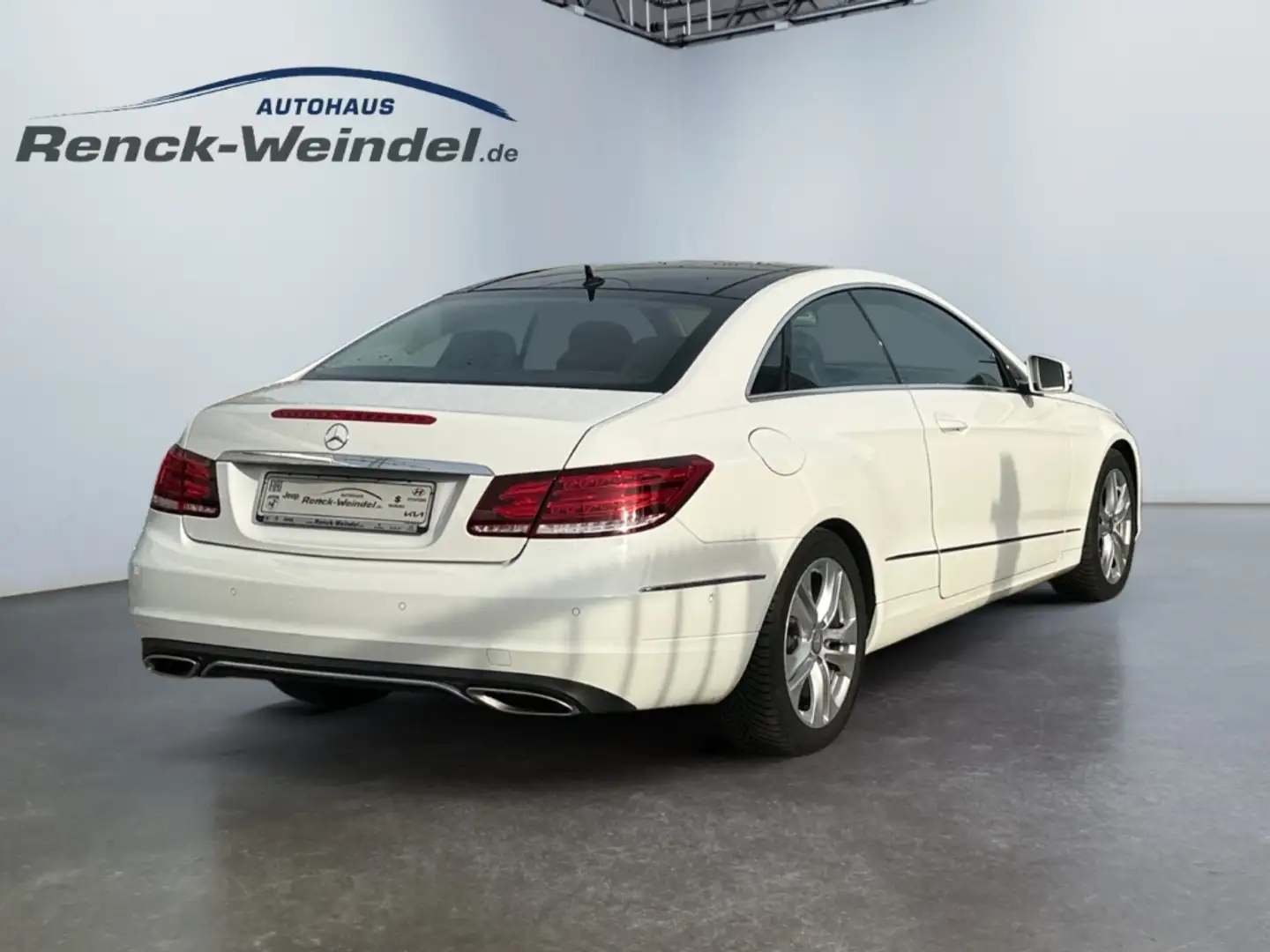 Mercedes-Benz E 200 Coupe Navi Klimaautom LED El. Panodach PDCv+h BT Weiß - 2