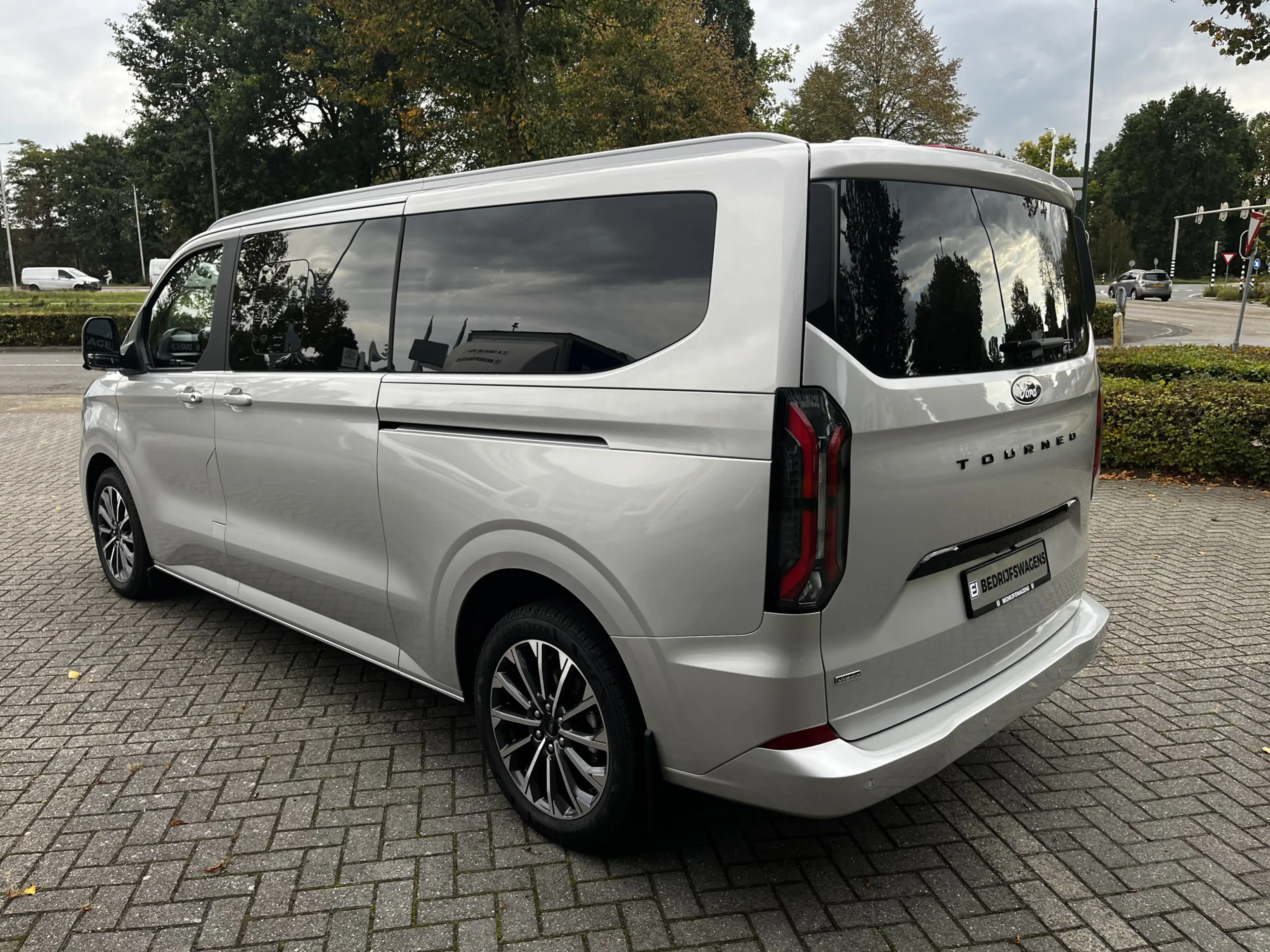 Ford Tourneo Custom 340 2.5 PHEV L2H1 Titanium X VIP Bus 8p. | FULL OP — photo 4