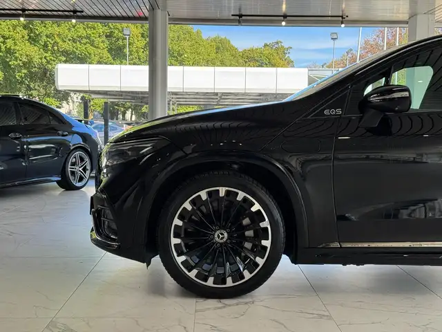 Mercedes-Benz Eqs view 4