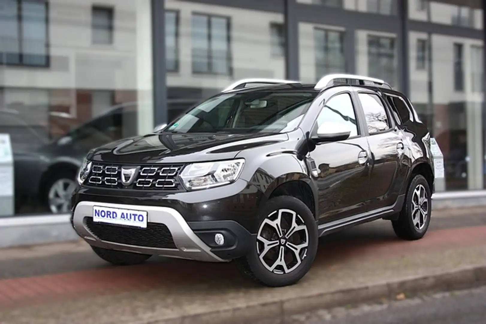 Dacia Duster 1.5DCi AUTOMATIK Navi/Kam/Temp/Pdc/Ahk Zwart - 2