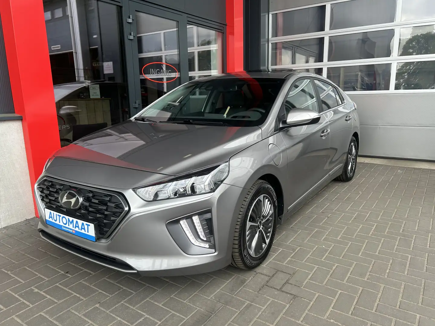 Hyundai IONIQ 1.6 GDi PHEV Premium Grijs - 1