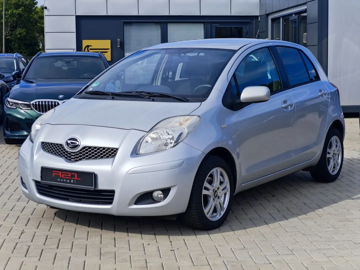 Daihatsu Charade Cool 6-Gang|Navi|1. Hand|Tüv 05.2027| Argento - 1