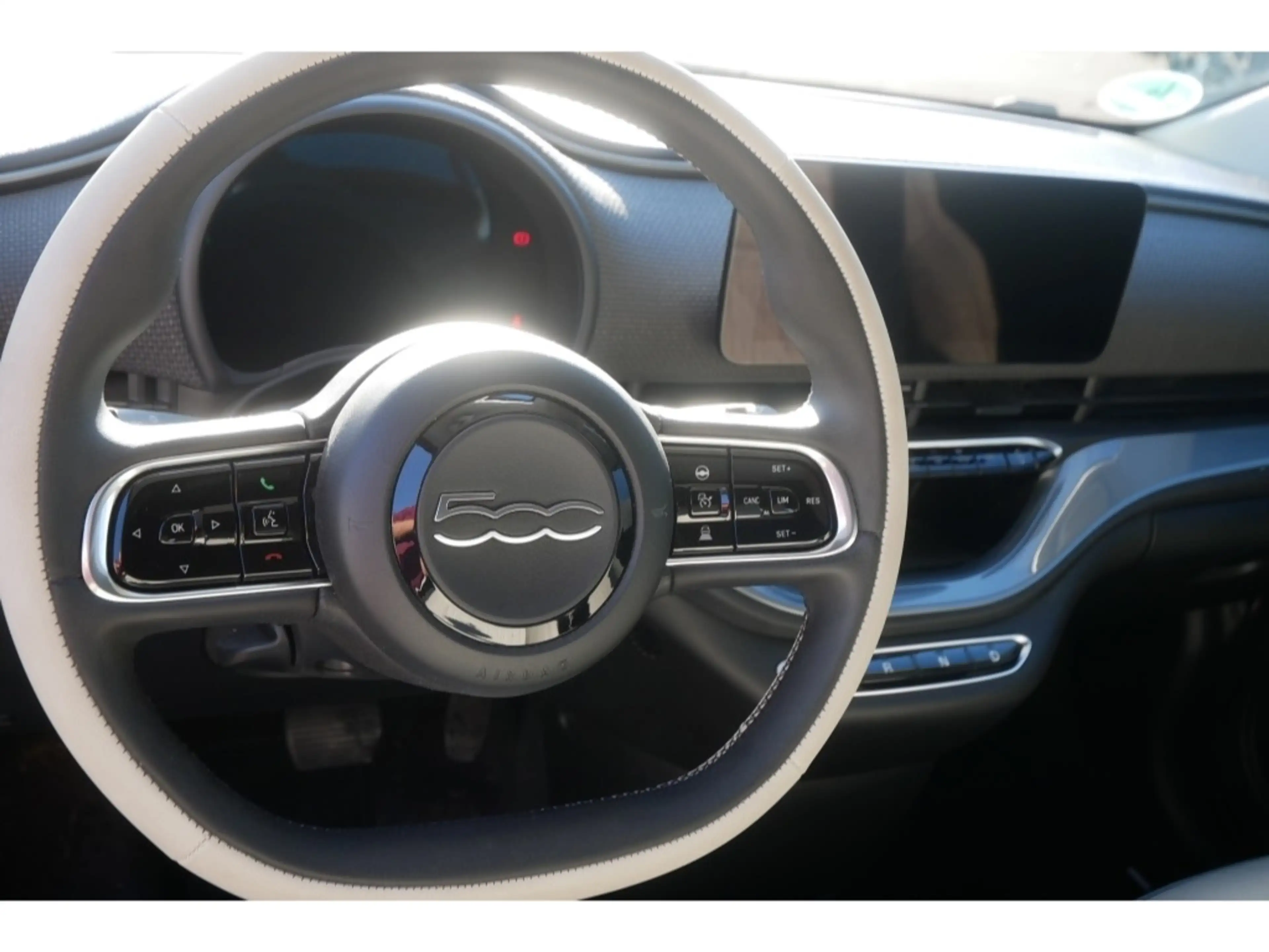 Fiat 500e BY BOCELLI AT 42 Kwh 118PS LED NAVI WINTER — photo 9