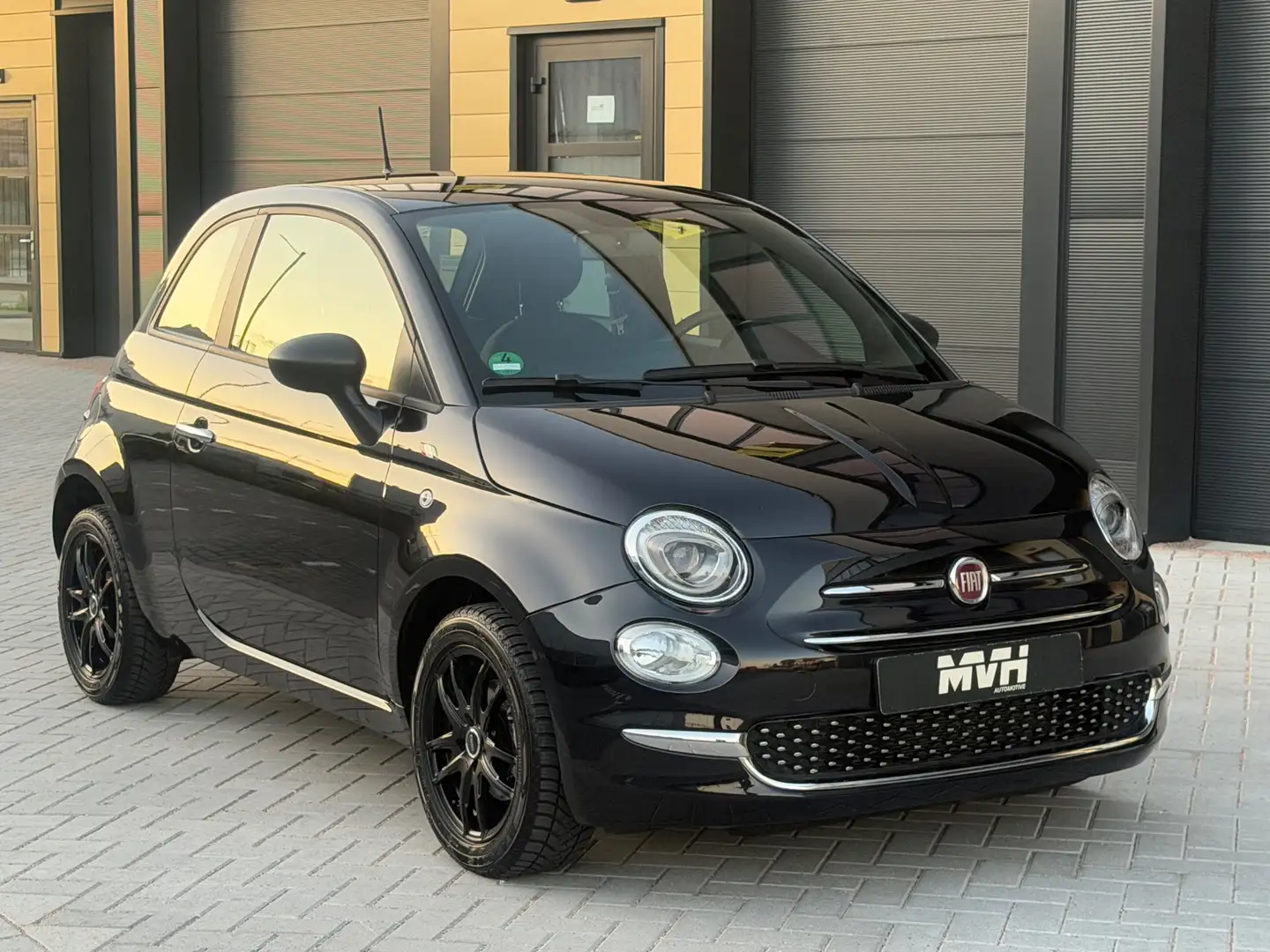 Fiat 500 1.0 Hybrid 2024 - Black on Black - Nieuw - 15000 K Zwart - 2