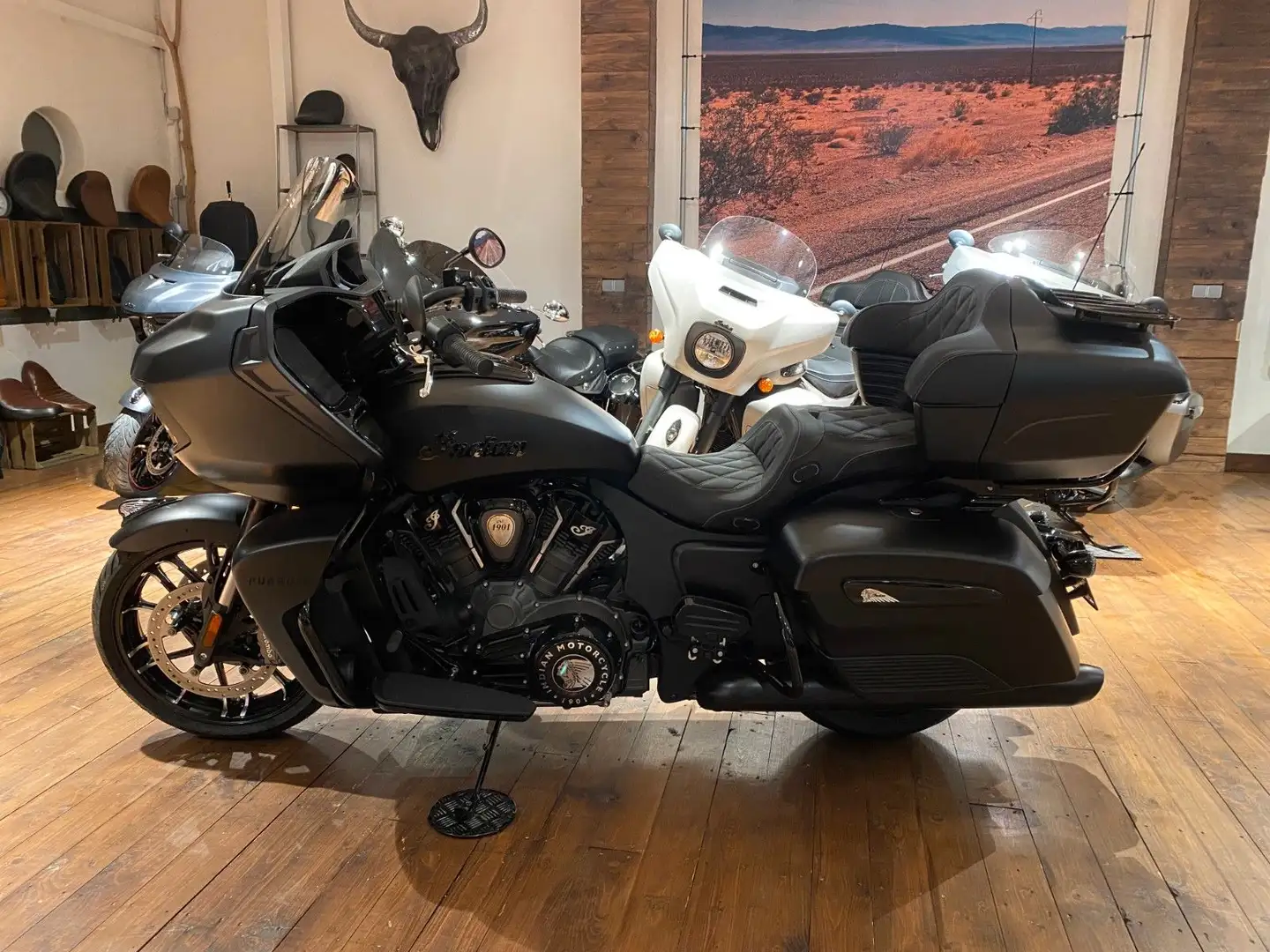 Indian Pursuit Dark Horse  100 Jahre (EUR 2.000/2,99) % Чорний - 1