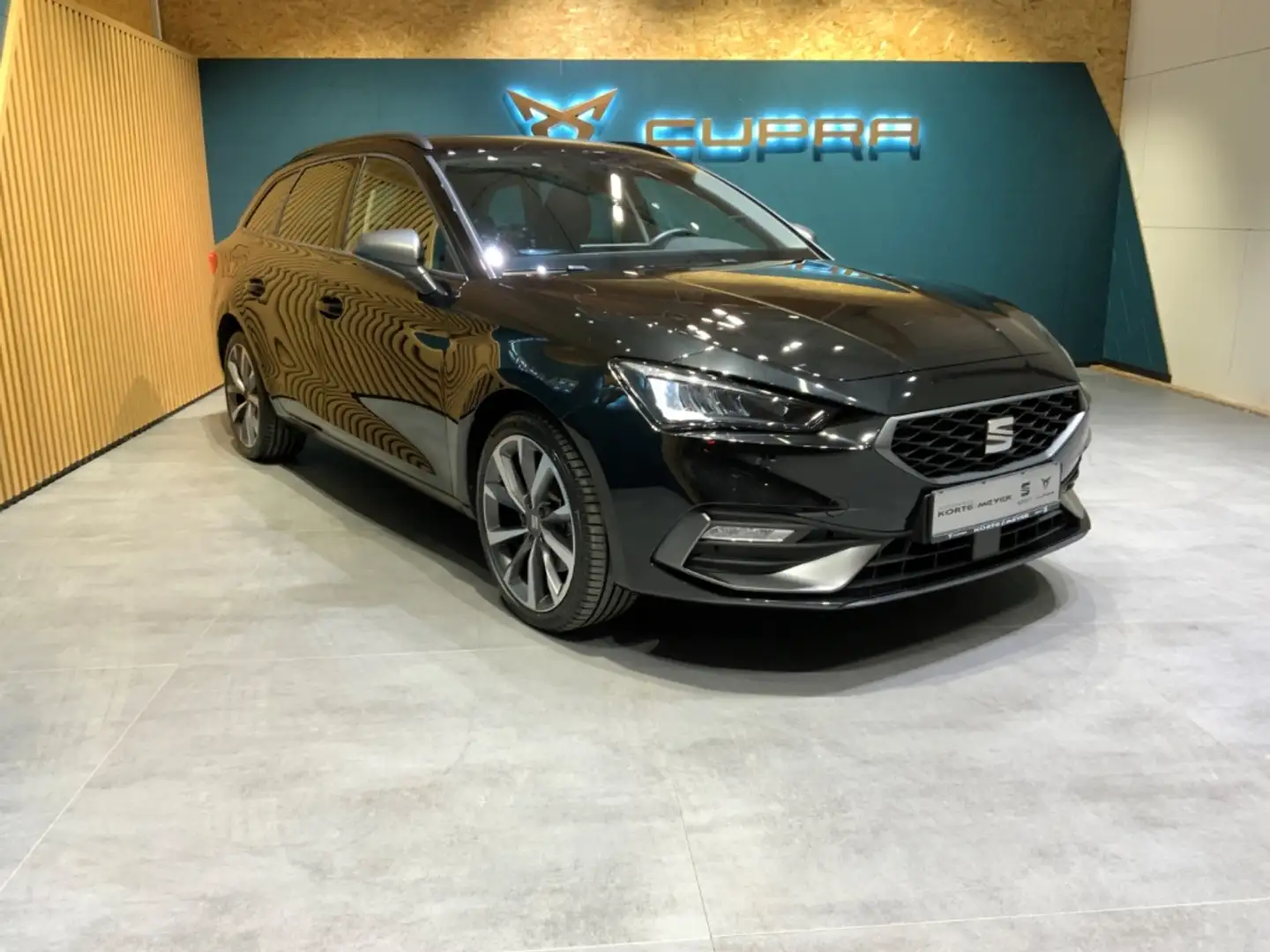 SEAT Leon SP FR 1.4e-HYBRID DSG+ACC +LED+Navi Schwarz - 2