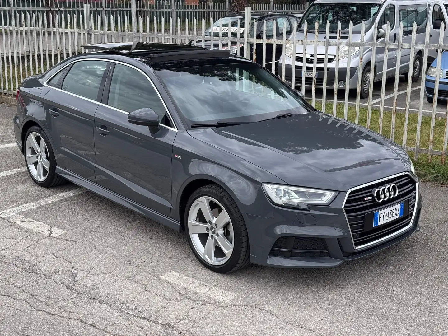 Audi A3 III Sedan 30 1.6 tdi S-line116cv Grijs - 1