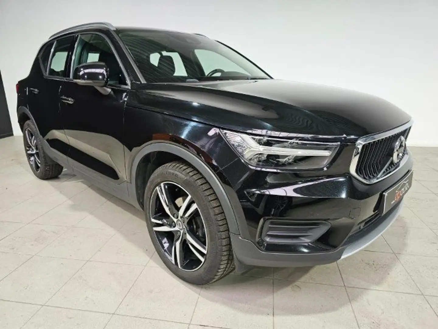 Volvo XC40 1.5 T3 Inscription Чорний - 2