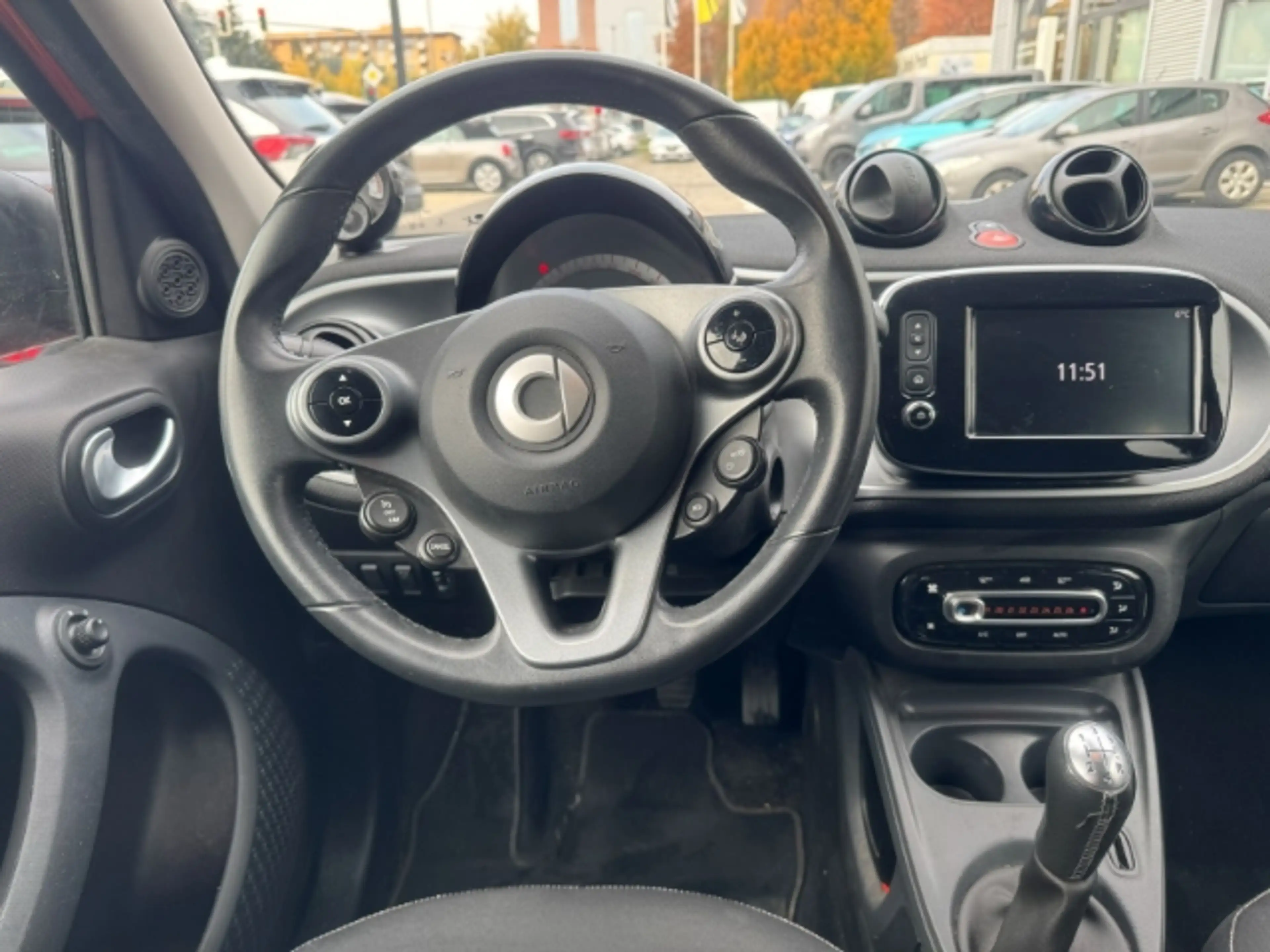 smart forFour 52 kW Navi Klimaautom Kom-paket Ambientebeleuchtun — photo 10
