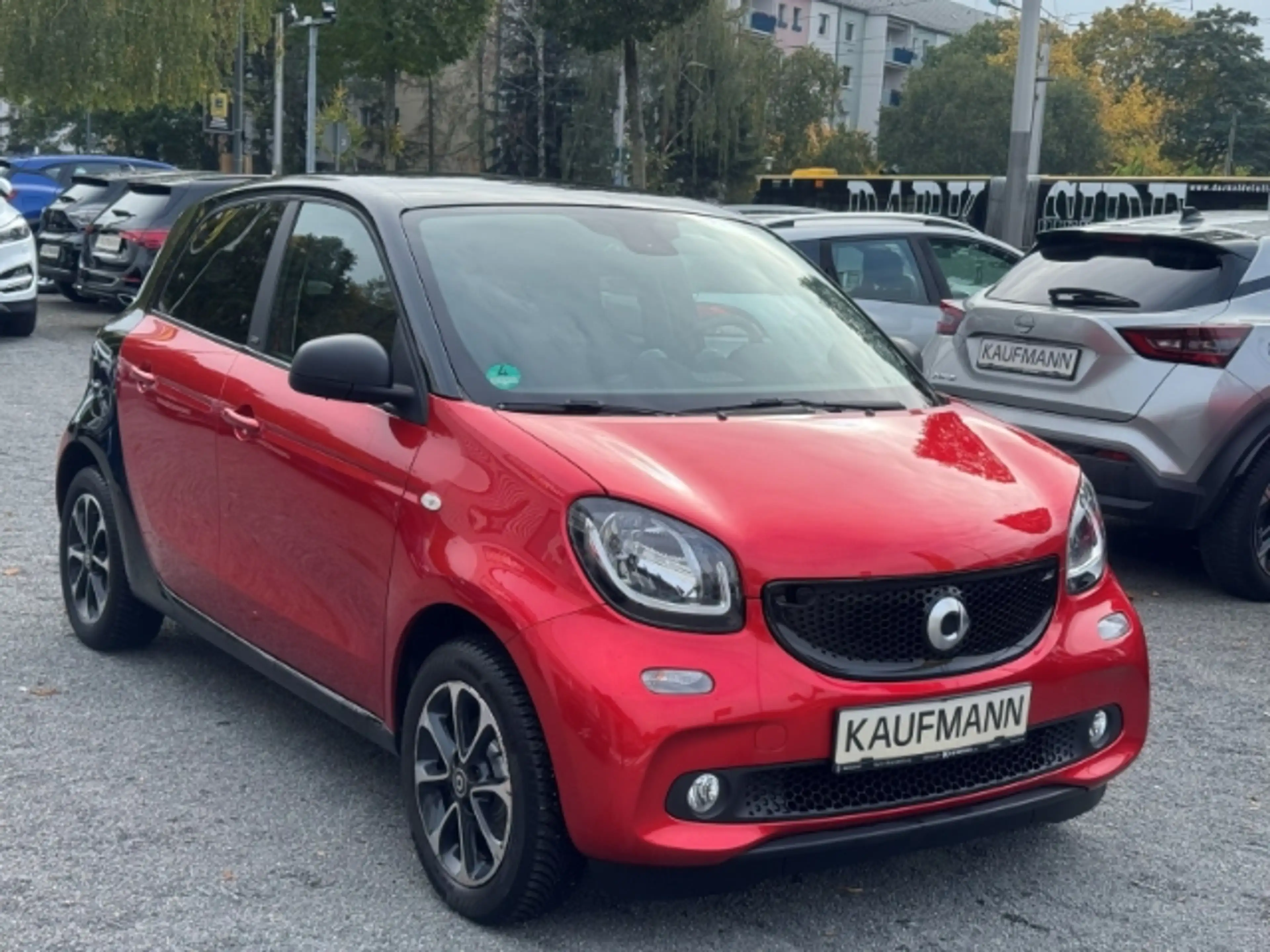 smart forFour 52 kW Navi Klimaautom Kom-paket Ambientebeleuchtun — photo 3