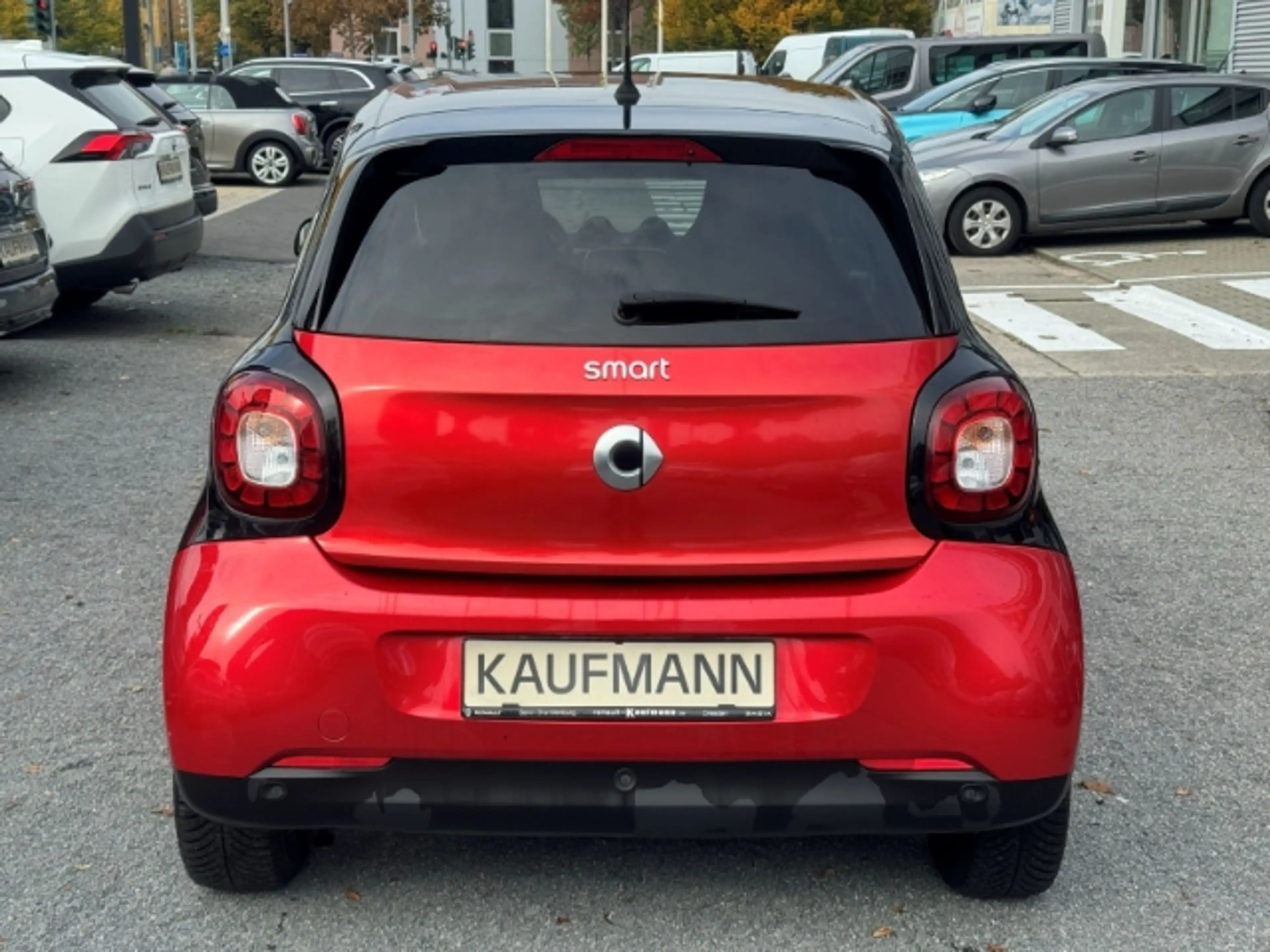 smart forFour 52 kW Navi Klimaautom Kom-paket Ambientebeleuchtun — photo 5