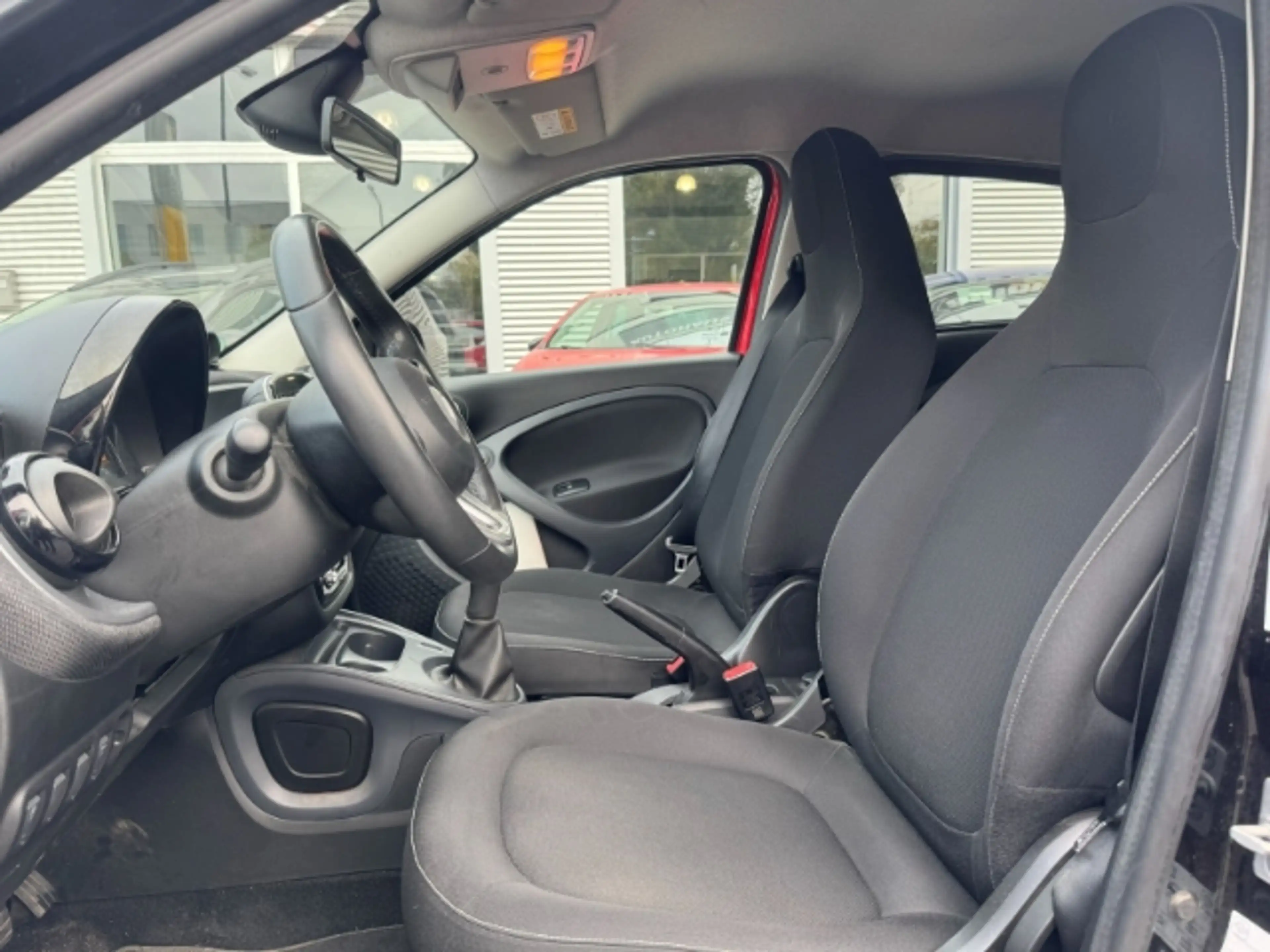 smart forFour 52 kW Navi Klimaautom Kom-paket Ambientebeleuchtun — photo 9