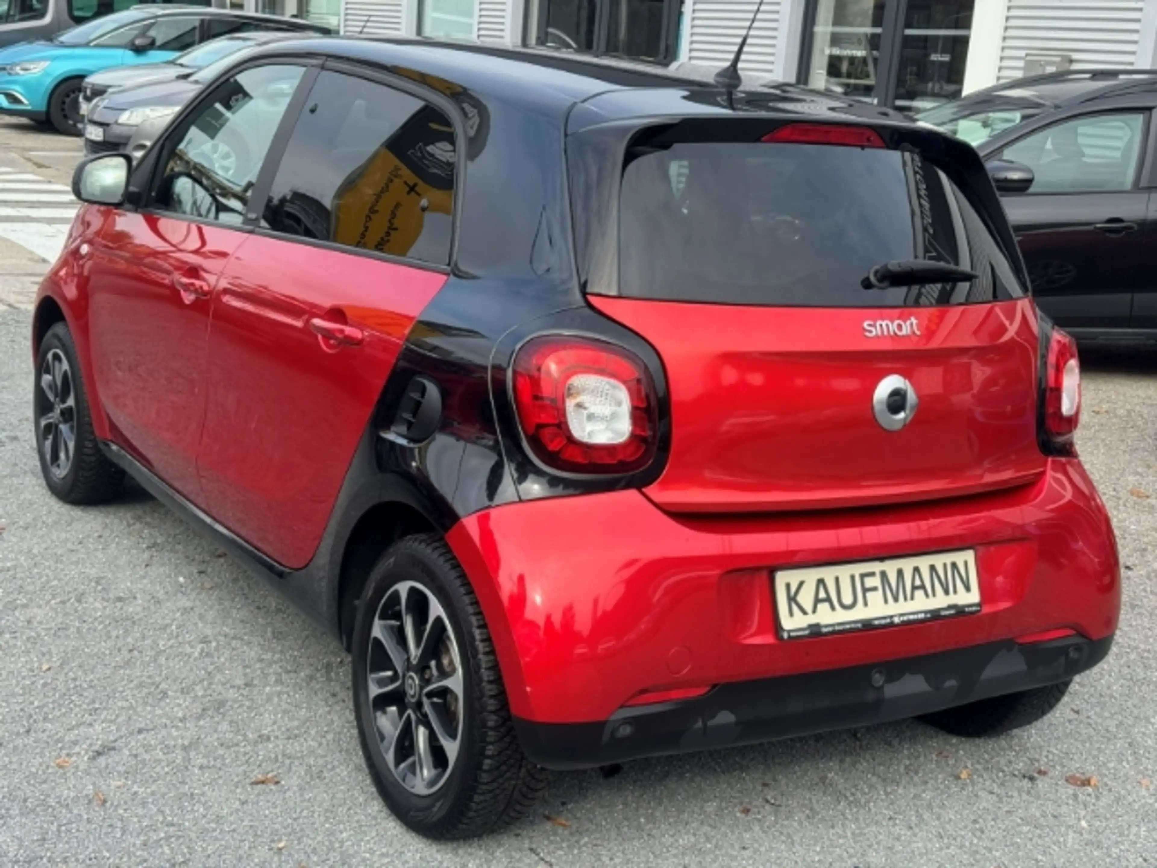 smart forFour 52 kW Navi Klimaautom Kom-paket Ambientebeleuchtun — photo 6