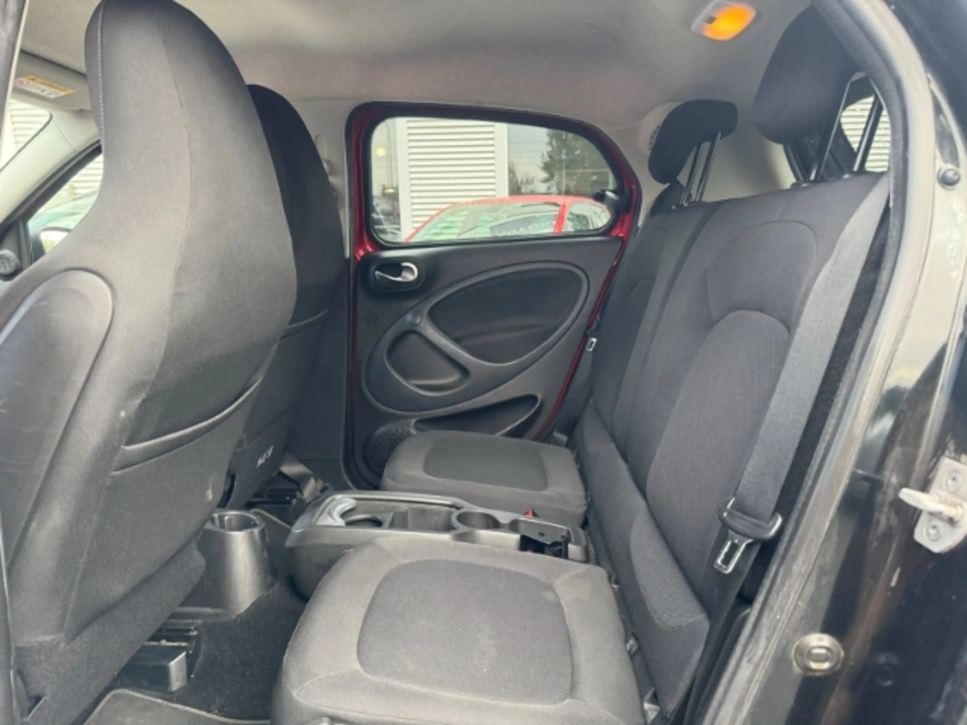 smart forFour 52 kW Navi Klimaautom Kom-paket Ambientebeleuchtun — photo 8