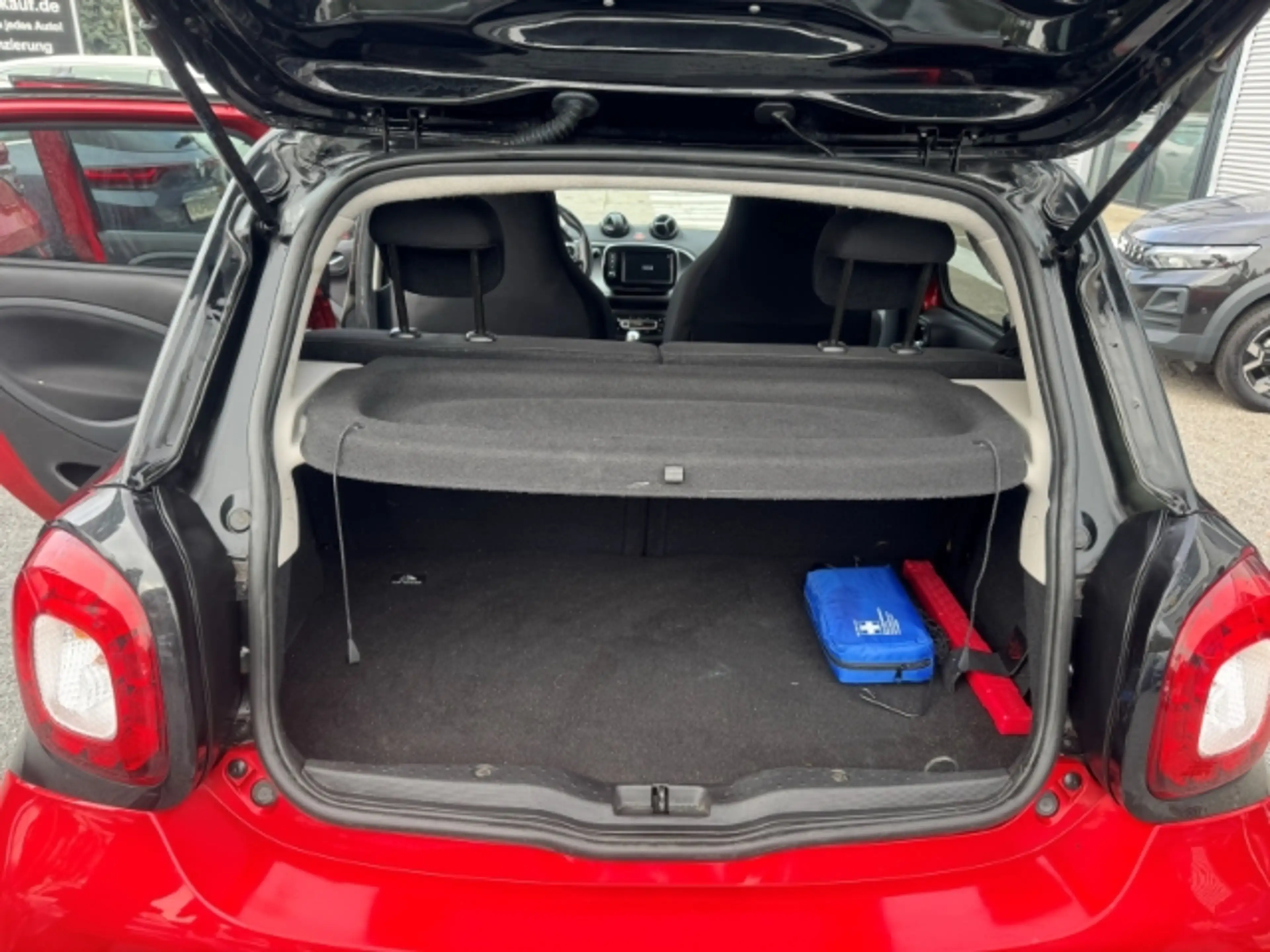 smart forFour 52 kW Navi Klimaautom Kom-paket Ambientebeleuchtun — photo 7