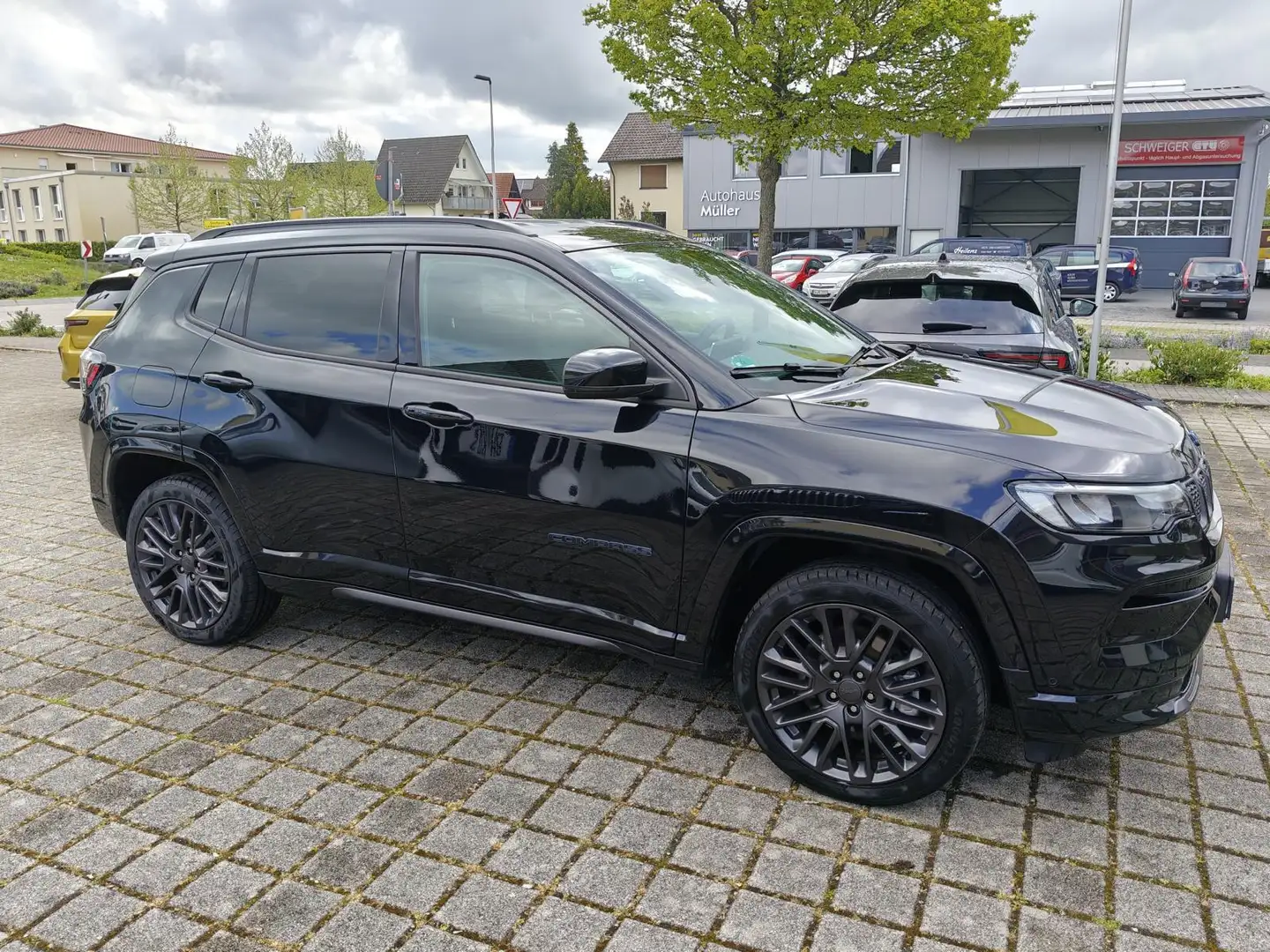 Jeep Compass S Plug-In Hybrid 4WD Schwarz - 2