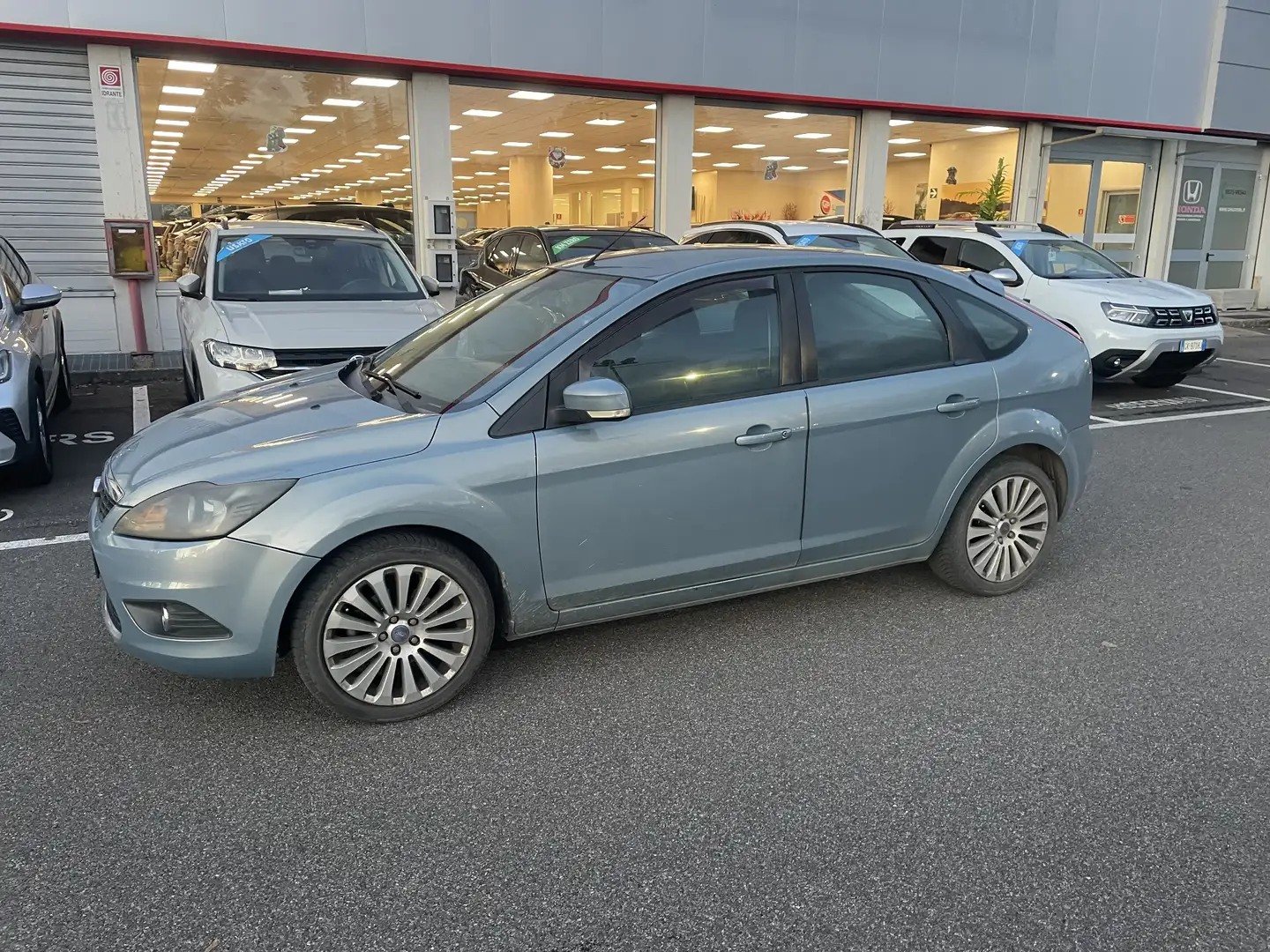 Ford Focus 5p 1.6 tdci Titanium 90cv Blauw - 1
