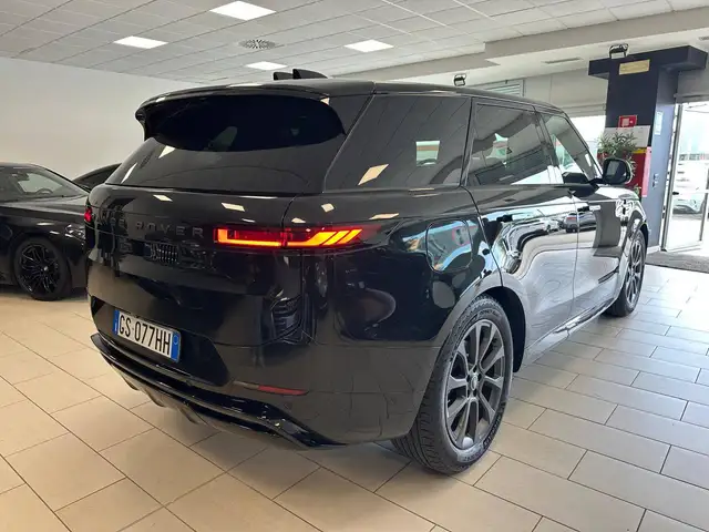 Land Rover Range Rover Sport view 4