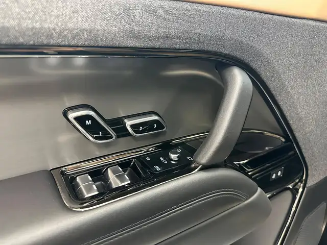 Land Rover Range Rover Sport view 12