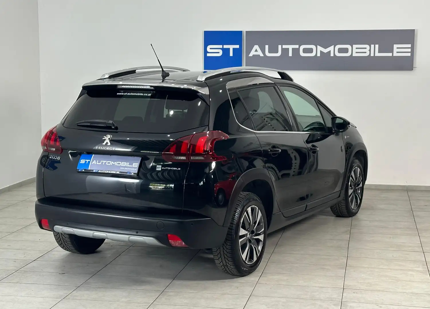 Peugeot 2008 1.5 Blue-HDi Allure Aut. // NAVI // SITZHEIZUNG Schwarz - 2