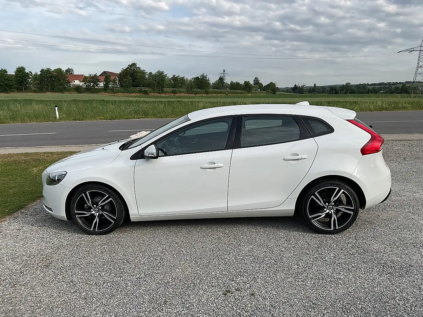 Volvo V40 D2 Kinetic Weiß - 2