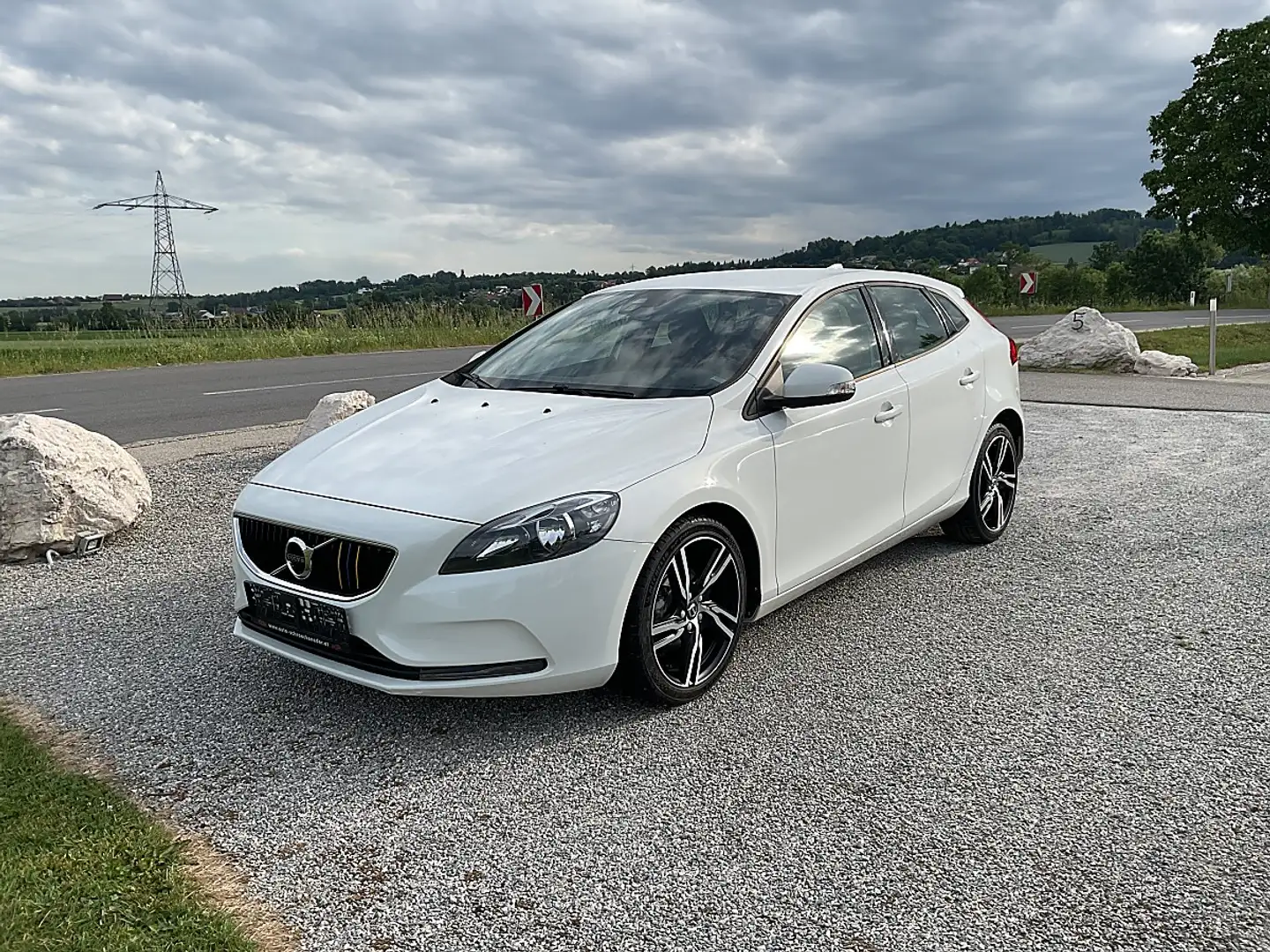 Volvo V40 D2 Kinetic Weiß - 1