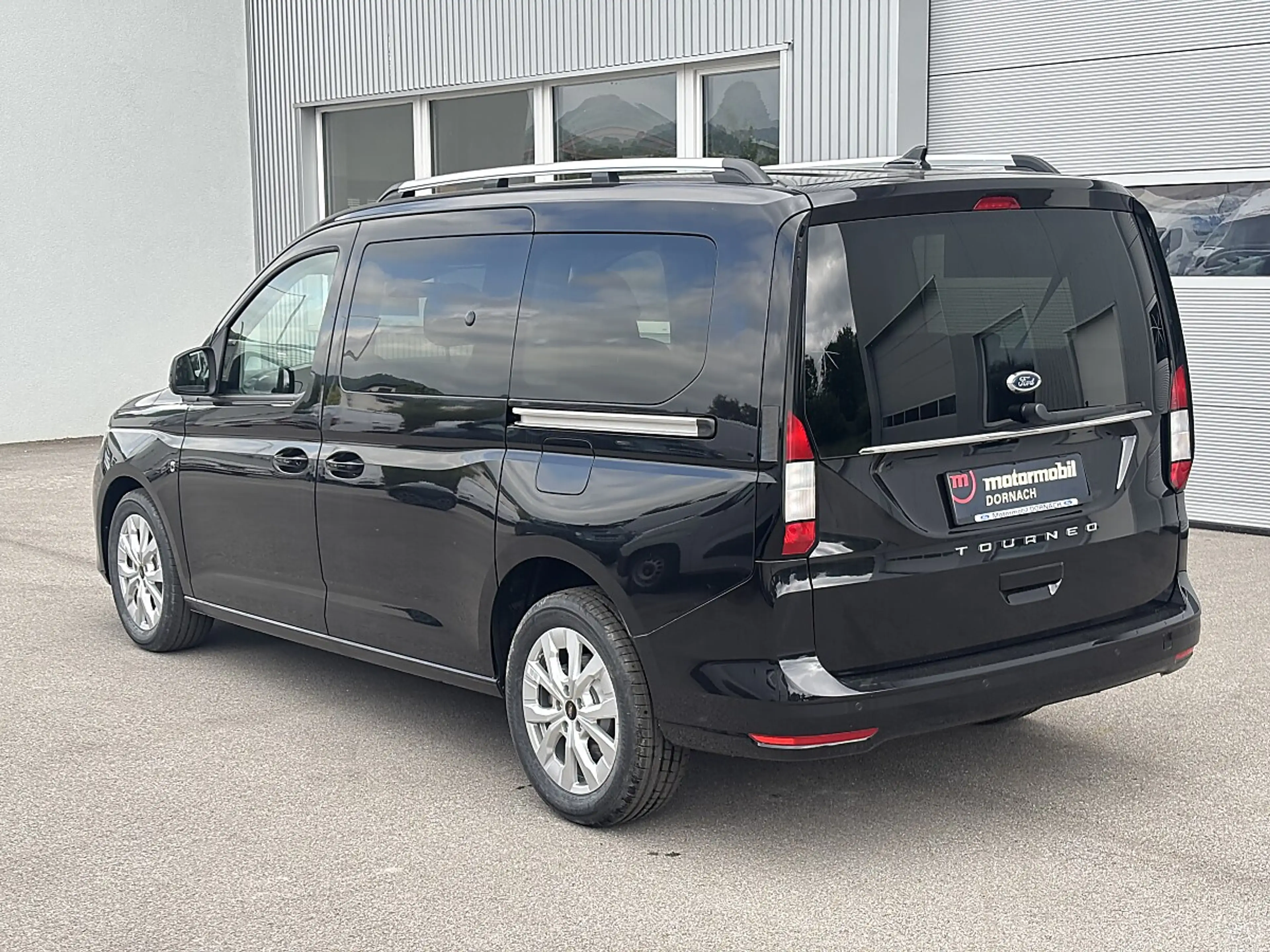 Ford Grand Tourneo Connect 2,0 EcoBlue L2 Titanium Aut. — photo 4