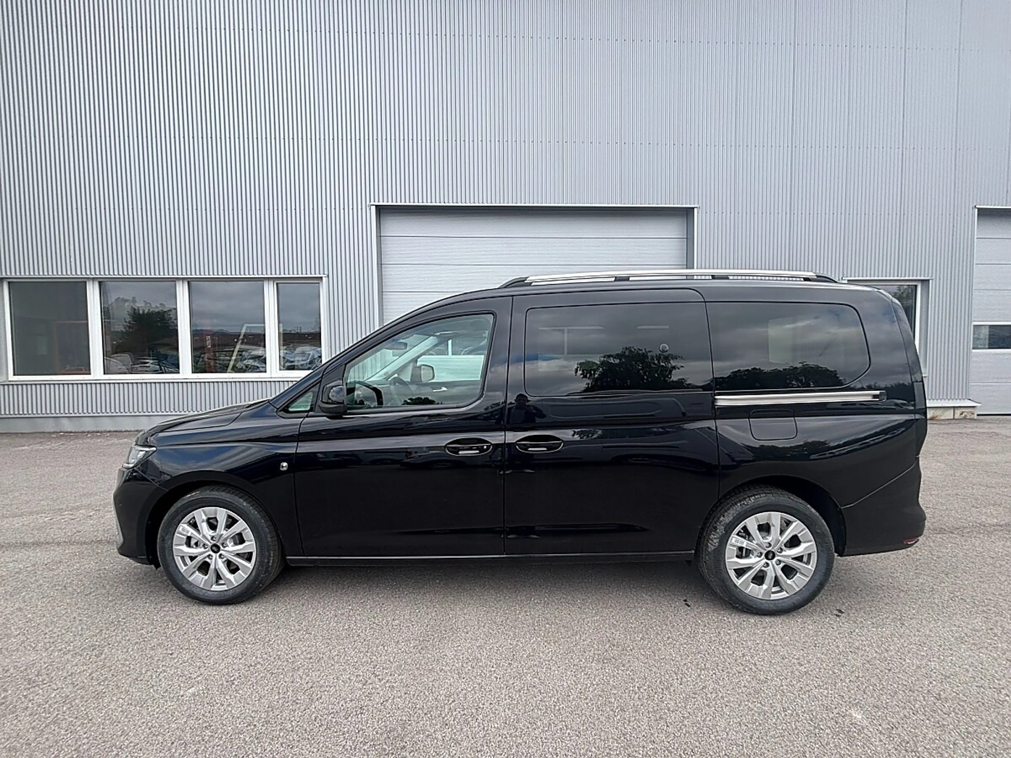 Ford Grand Tourneo Connect 2,0 EcoBlue L2 Titanium Aut. — photo 3