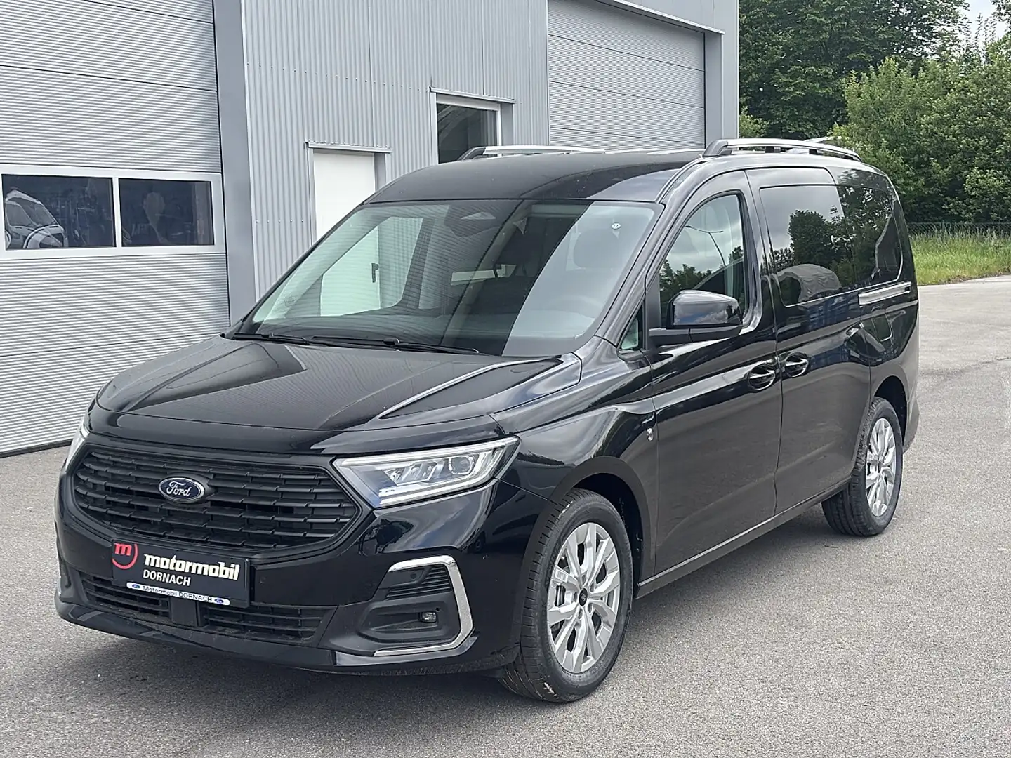 Ford Grand Tourneo Connect 2,0 EcoBlue L2 Titanium Aut. Schwarz - 1