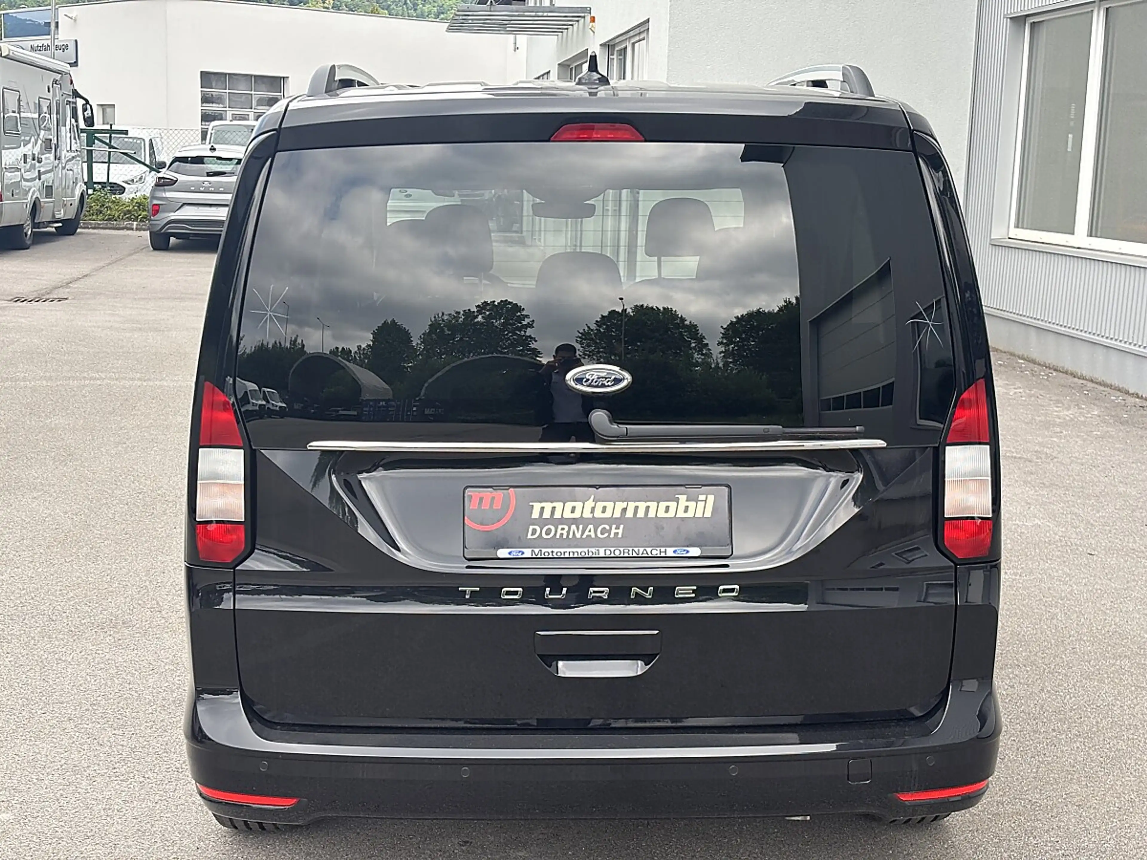 Ford Grand Tourneo Connect 2,0 EcoBlue L2 Titanium Aut. — photo 5