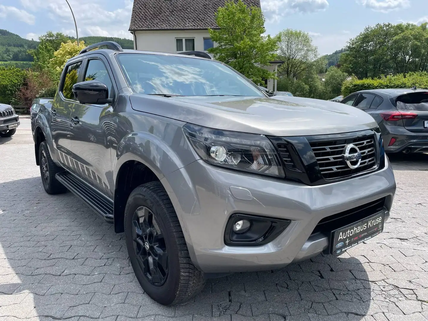 Nissan Navara N-Guard Double Cab - Sommer + Winterräder Gris - 1