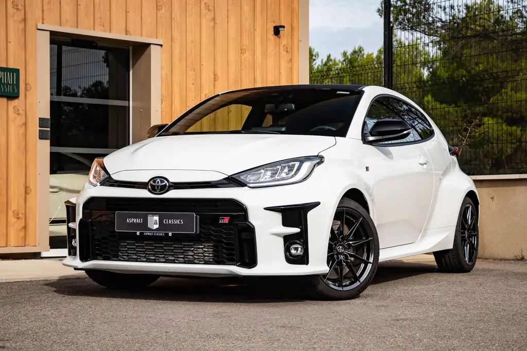 Toyota Yaris 2022 из Европы — купить под ключ