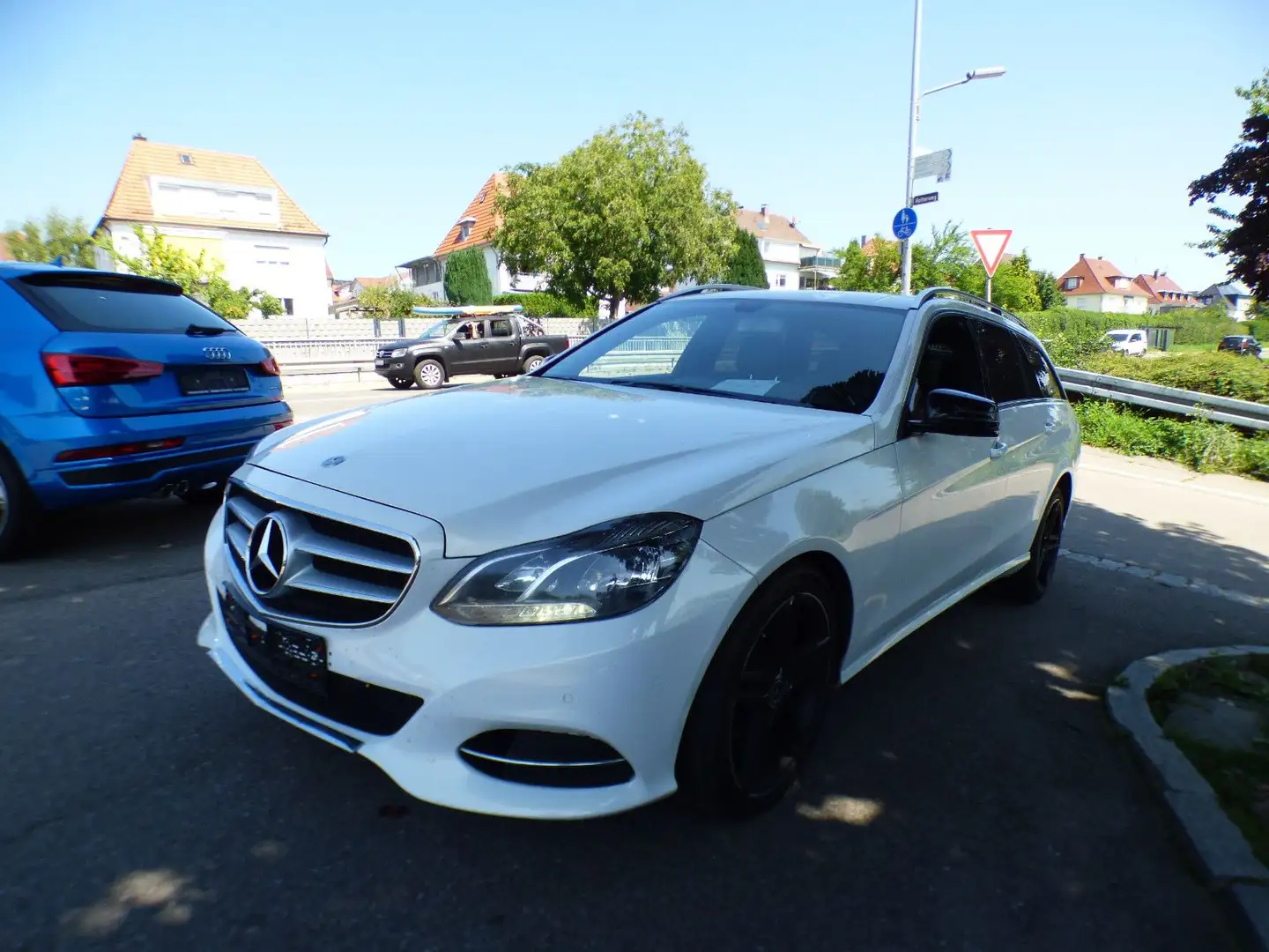 Mercedes-Benz E 200 E -Klasse T-Modell CDI BlueEfficiency AHK Weiß - 1