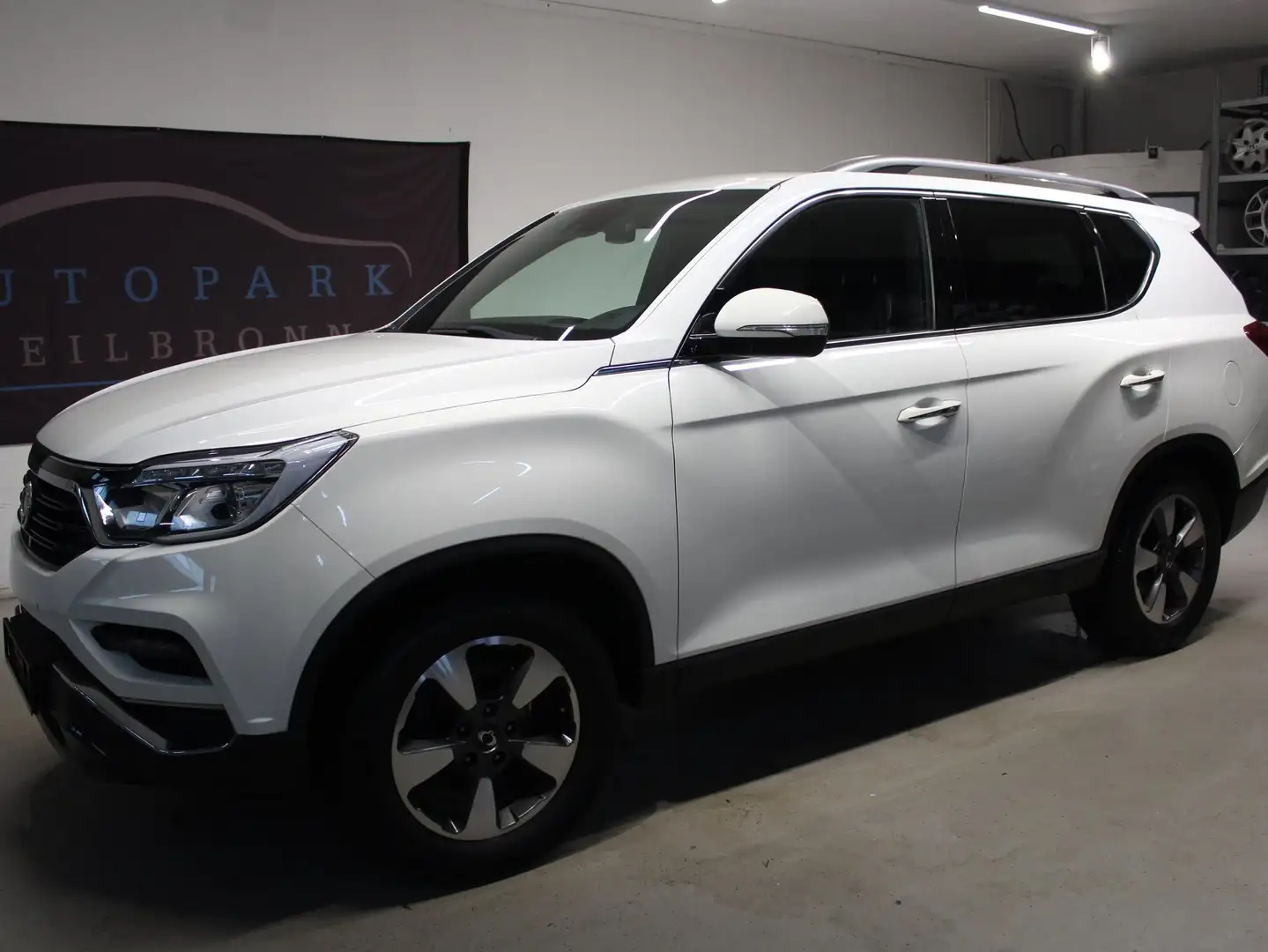 SsangYong Rexton Rexton 2.2D*Allrad*AUT*AHK*NAVI*CAM*7 SITZER Weiß - 1