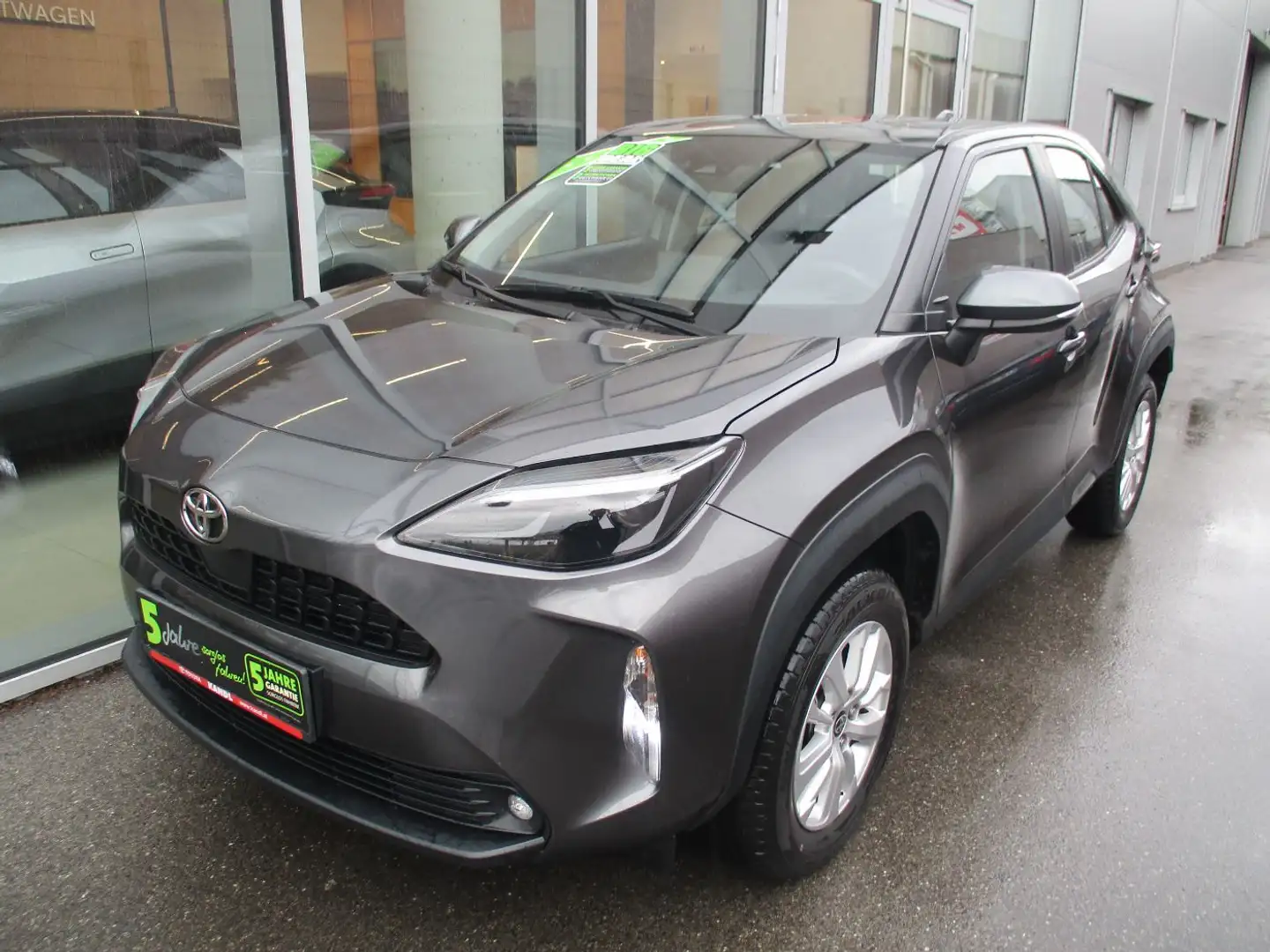 Toyota Yaris Cross 1.5 FWD Active ACC+Navi+Kam.+KlimaA Grau - 2