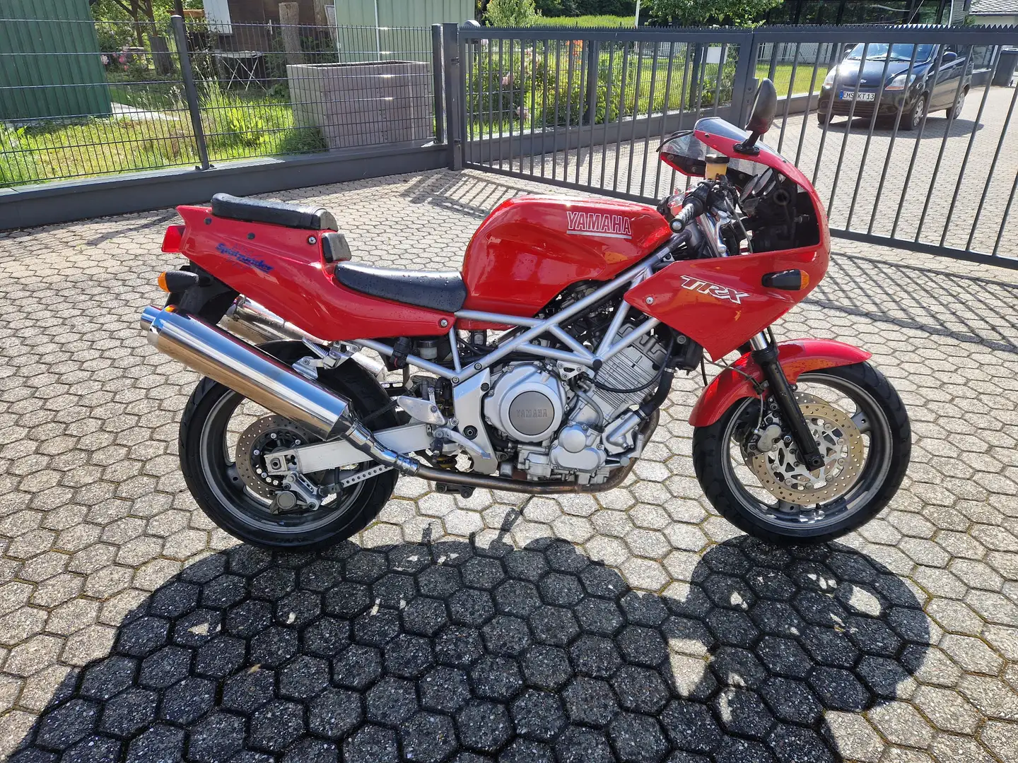 Yamaha TRX 850 Rosso - 1