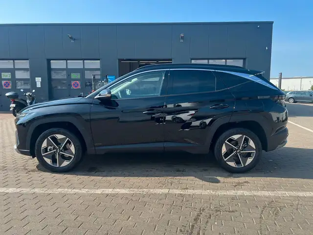 Hyundai Tucson view 3