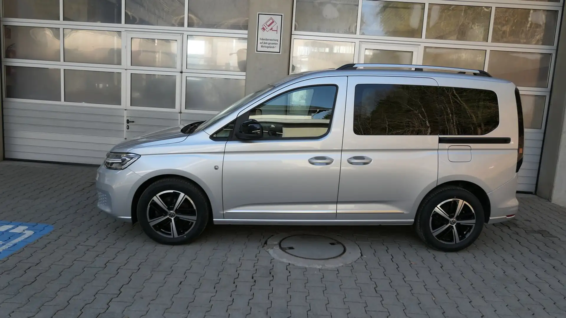 Volkswagen Caddy Style TDI 4MOTION Silber - 2