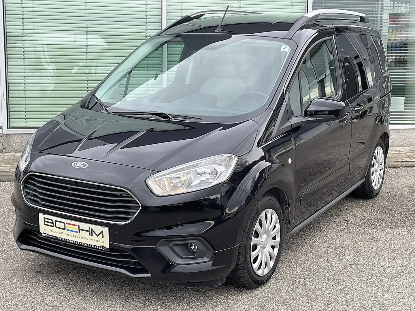 Ford Tourneo Courier 1,0 EcoBoost Titanium + Winter Paket+AHV Schwarz - 1