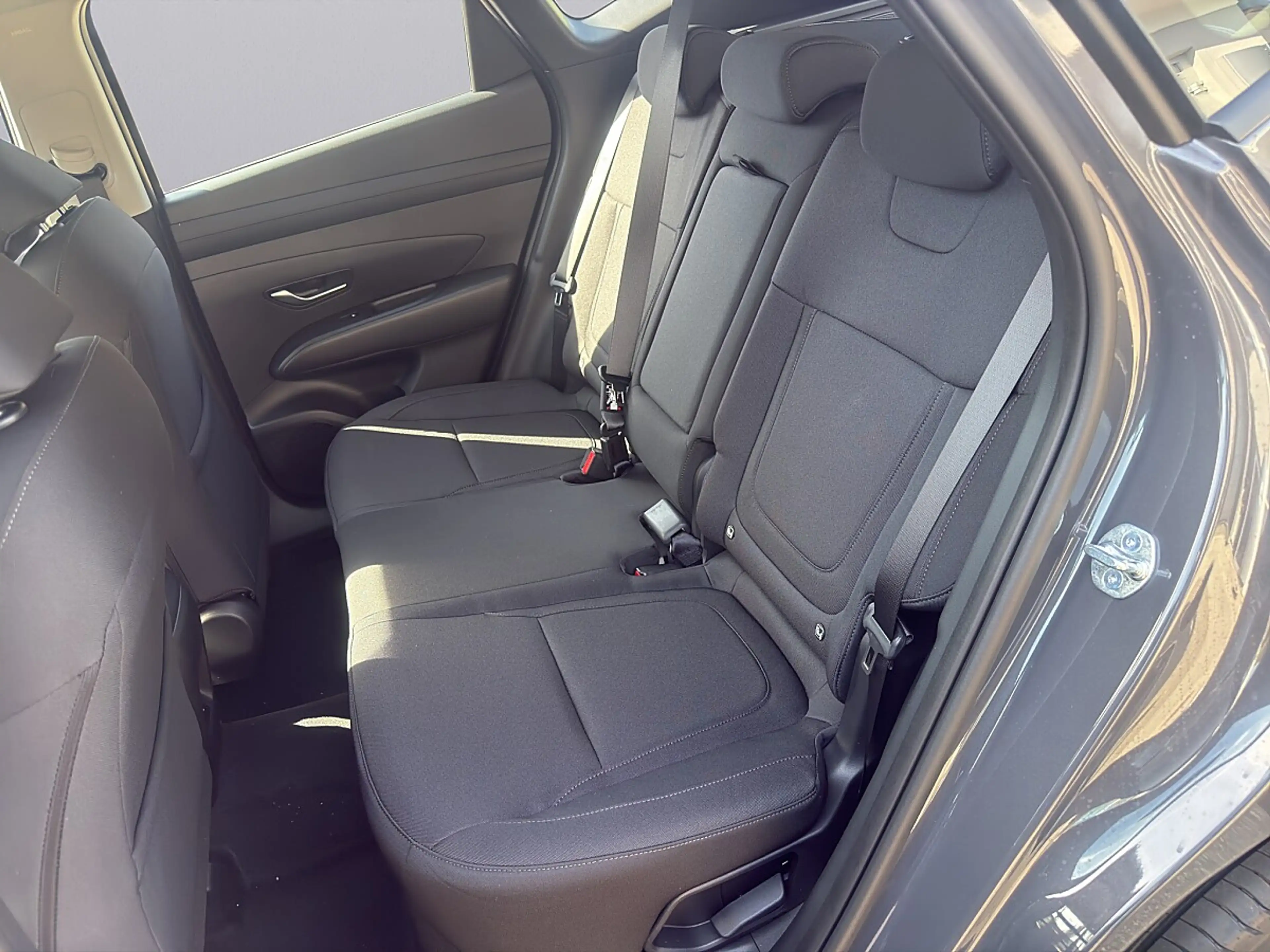 Hyundai TUCSON Tucson 1,6 T-GDI HEV 2WD Edition 35 Aut. — photo 12