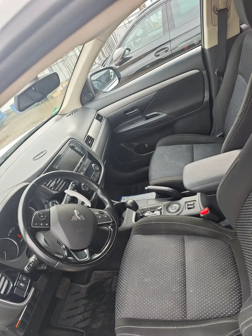 Mitsubishi Outlander Outlander 2.2 DI-D 4WD Aut. SUV-Star+ Weiß - 2